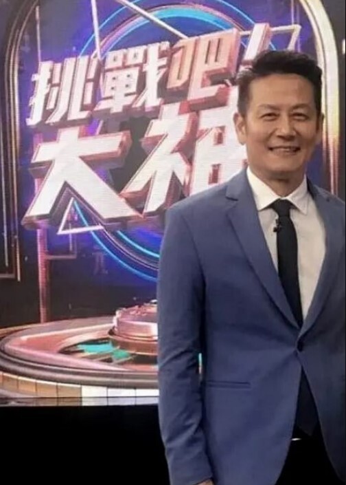 小萝莉少女玩炮机被大鸡巴玩坏了爽到潮喷抽搐 - 麻花影视